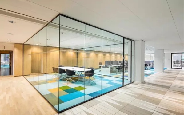 采光很好的辦公室環境設計與家具 采光很好的辦公室環境設計與家具